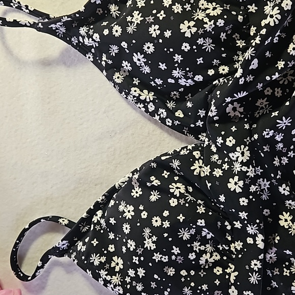 CUPSHE Swimwear Shirring Design V-Neck Low Back One Piece Swimsuit Black US S - Picture 6 of 9